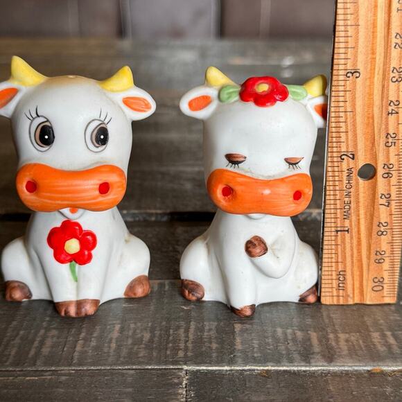 Vintage Hand Painted Bisque Cow Couple Salt & Pepper Shakers - Picture 3 of 7